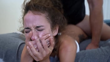 Miała Myśleć, że Zdjęcia Będą łatwe, Ale Ogromny Kutas Rozjebał Jej Ciasną Cipkę, Młoda Gejsza Dostała Po Dupie